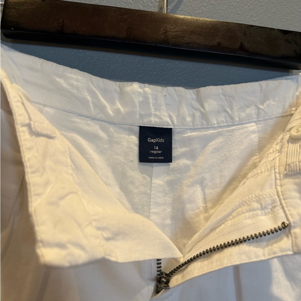 GAP High Waist White Shorts with Textured Fabric - Picture 3 of 8